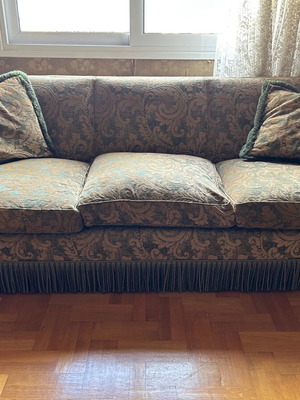 Classic 3-seater sofa used with 2 armchairs, 2 small armchairs and 2 stools