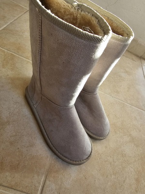 Beige fur boots for women and children, like new, size 36