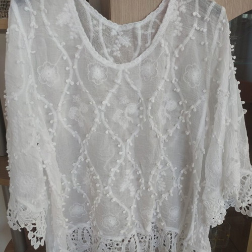 White summer blouse tunic with embroidery and lace, size M, new