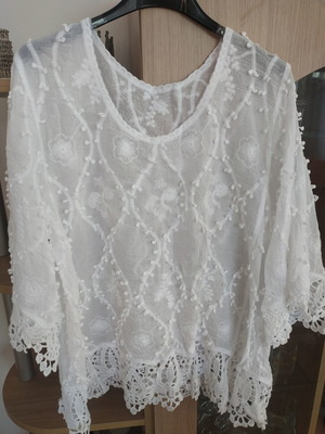 White summer blouse tunic with embroidery and lace, size M, new