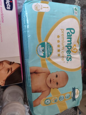 Πάνες Pampers No 1, σαλιάρες Chicco και 1 μπιμπερό σαν καινούργια