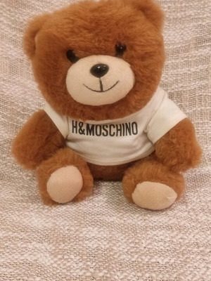 Moscino teddy bear used with slot for phone case