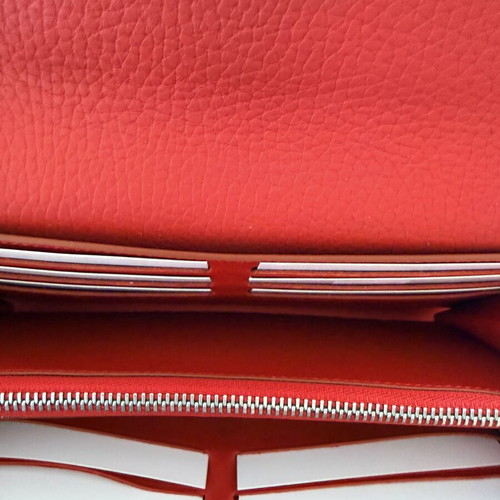 Louis Vuitton Capucines Wallet Taurillon Leather Fuchsia Pink
