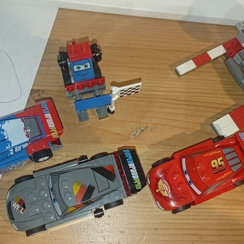 Lego Ultimate Race Set Cars 2 9485 used, missing stickers and box