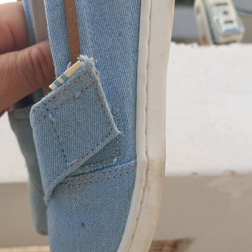 Toms shoes like new for boys size 27 with box