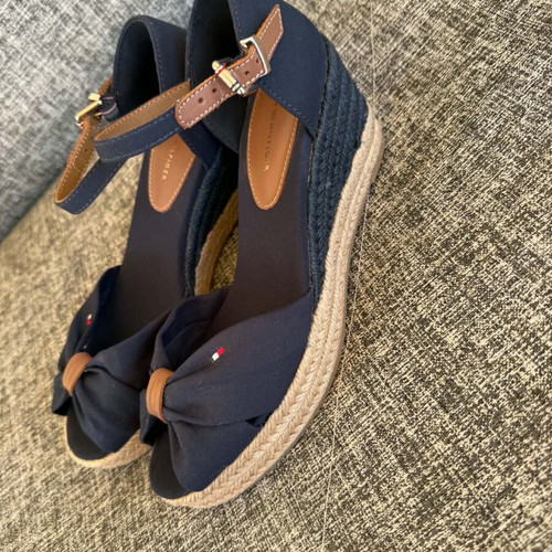 Tommy Hilfiger women's sandals size 37, blue