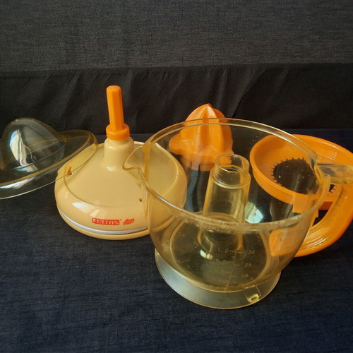 Fulton Electric Juicer like new, 1 liter capacity, dual direction