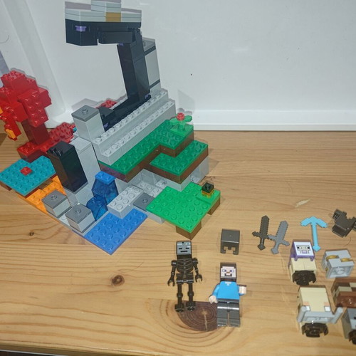 Lego The Ruined Portal Minecraft 21172 like new