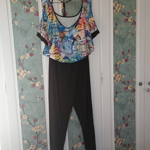 One-piece jumpsuit like new, size XL-XXL, black and multicolor