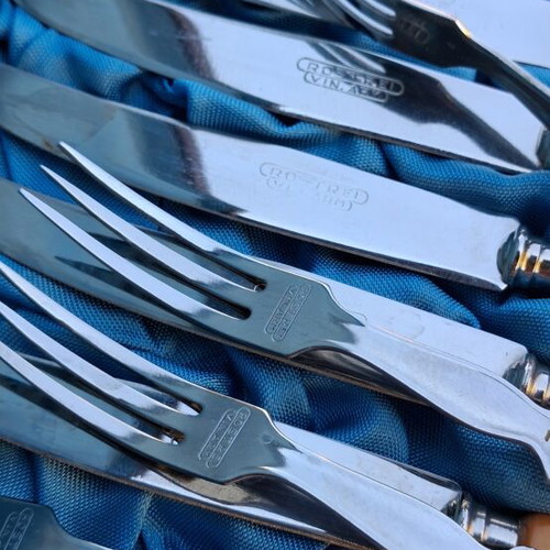 Old set of Vangelis mastic knives, missing one fork