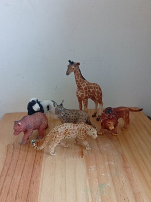 Collect A animal figures like new, pack of 6, collectible