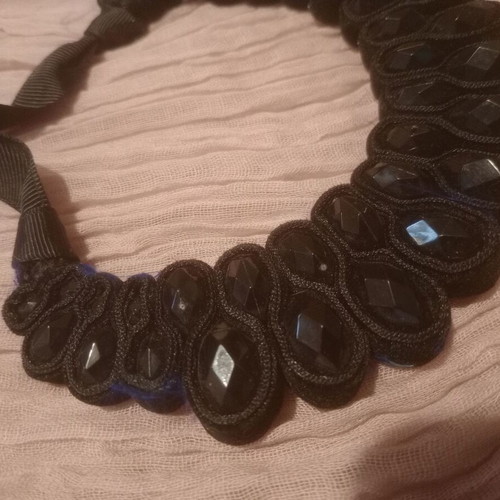 Choker necklace new, black knitted with stones