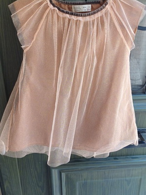 Zara girls tulle dress with gold glitter, size 4 years