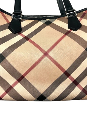 Burberry Nova Check чанта за рамо употребявана, черна и бежова