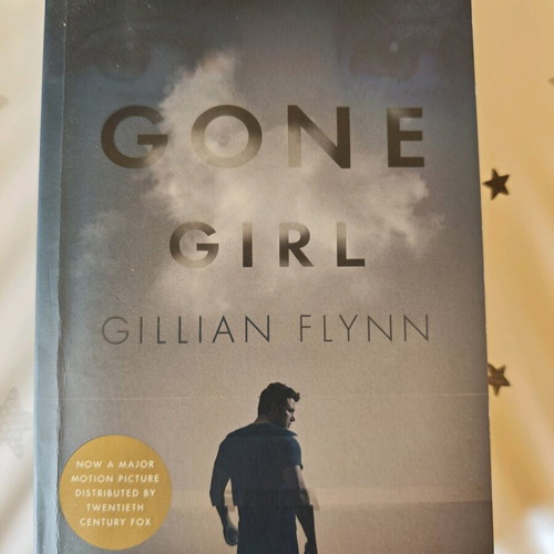 Gone Girl book like new, English