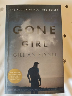 Gone Girl book like new, English
