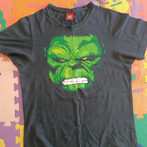 Marvel T-shirt large black like new