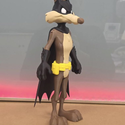 Wile E. Coyote as Batman figure 30 cm new