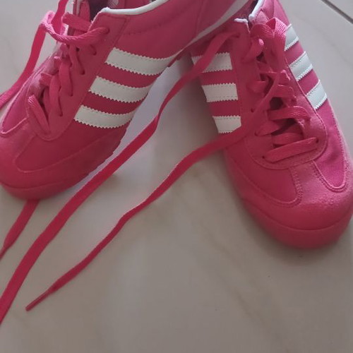 Παπούτσια Adidas γυναικεία αθλητικά σε πολύ καλή κατάσταση, μέγεθος 38, κόκκινα