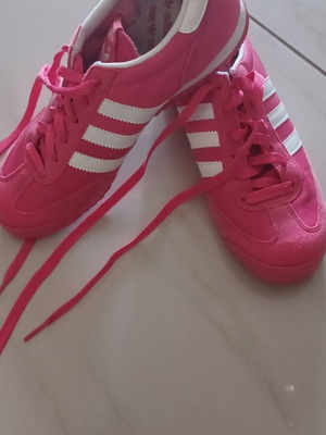 Παπούτσια Adidas γυναικεία αθλητικά σε πολύ καλή κατάσταση, μέγεθος 38, κόκκινα