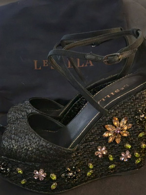 Le Silla sandals with Swarovski stones size 37 like new, black