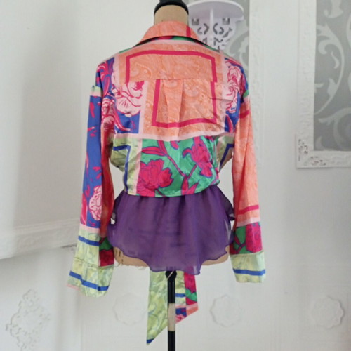 Satin shirt set with tie and bell sleeves like new, multicolor