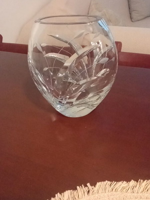 Crystal oval vase like new, 20 by 18 cm