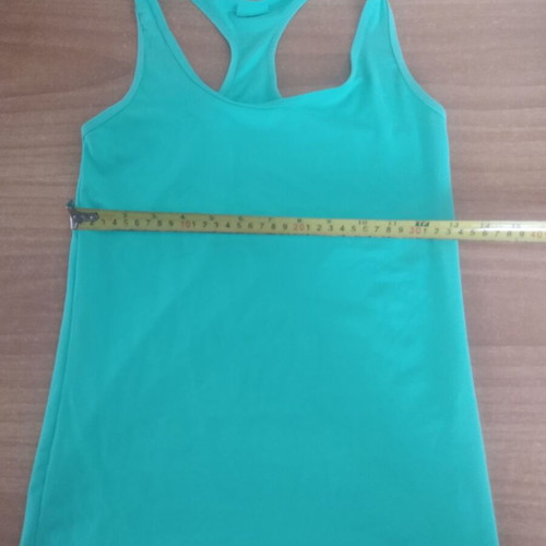 Women's Sports Shirts pack of 3 like new, size M