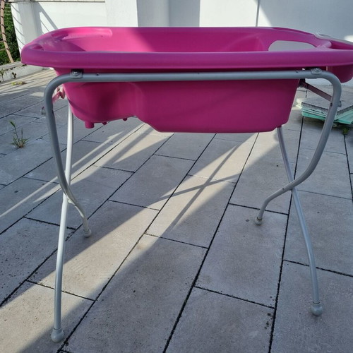 Baby bathtub with stand like new
