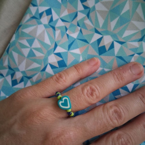 Elastic ring with beads and decorative heart, like new, blue and green