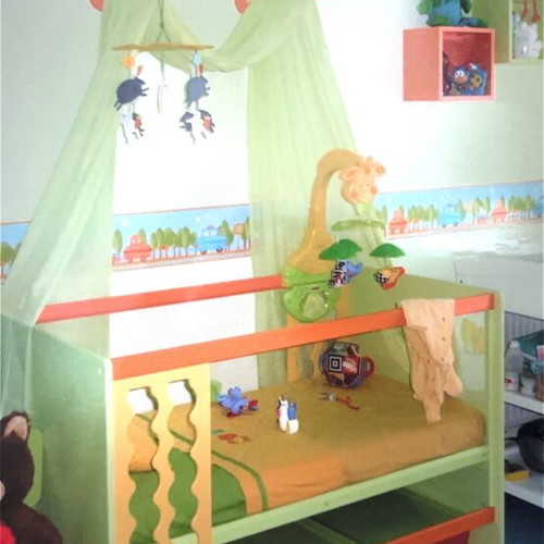 Vibel children's bed with plexiglass green yellow orange like new
