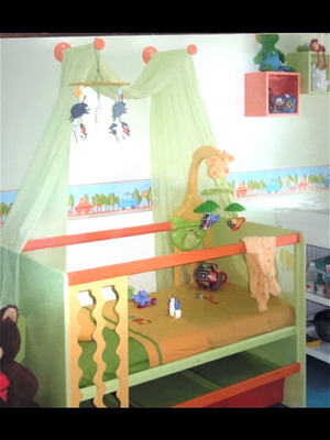 Vibel children's bed with plexiglass green yellow orange like new