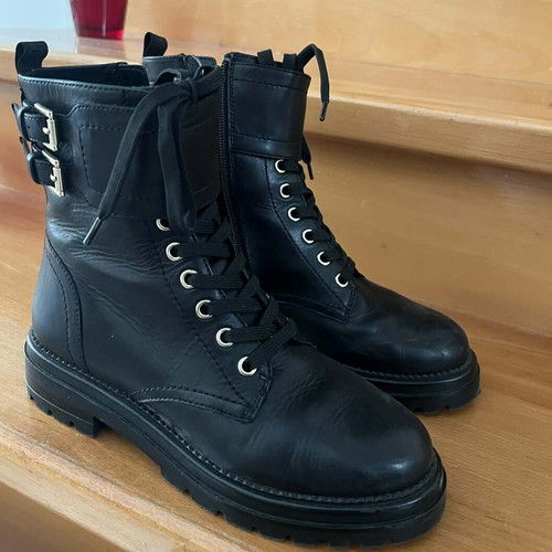 Steve Madden black leather boots like new, size 37