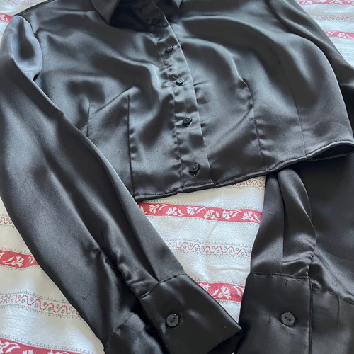 Stradivarius black satin crop shirt like new
