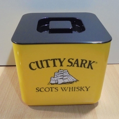 Cutty Sark Scots Whisky vintage promotional bar set new