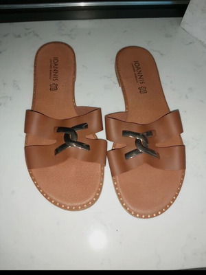 Ioannis leather tan slippers like new, size 42