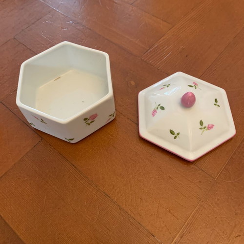 Japanese porcelain decorations with St Michael England mark, excellent condition, set of 2