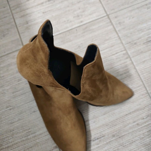 Boots Zara size 39 like new, tan color