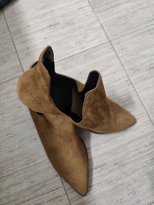 Boots Zara size 39 like new, tan color