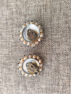 Clip-on earrings like new