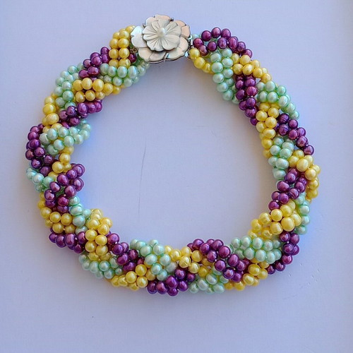 Necklace with multicolor freshwater pearls, like new, handmade vintage
