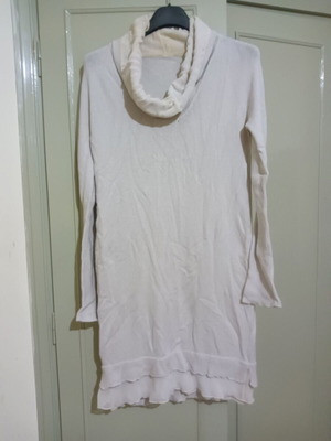 Woolen turtleneck dress medium like new, long-sleeved