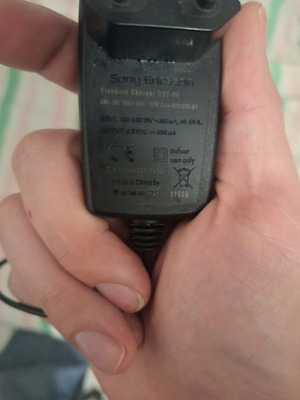 Φορτιστής Sony Ericsson μεταχειρισμένος, συμβατός με μοντέλα όπως το W200i