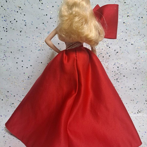 Barbie Holiday 2019 in original outfit with dress flaws