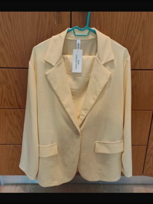 Yellow women's suit set like new, crepe fabric