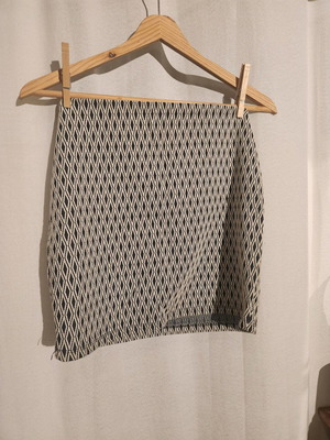 Mini φούστα Zara μεταχειρισμένη με διακριτικό μοτίβο ρόμβων