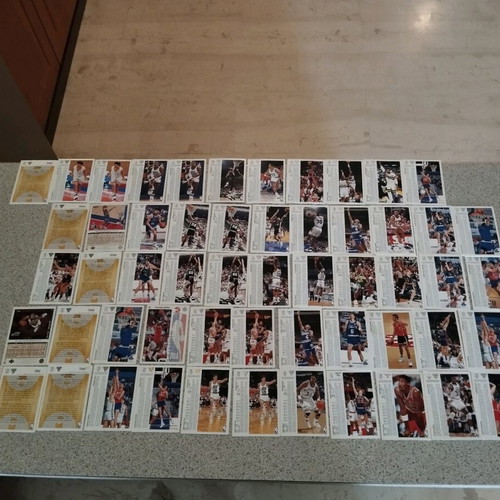 NBA cards 90s like new, pack of 220 with basketball magazines