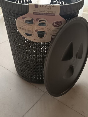 Plastic Rio 12L Dustbin with Lid like new, anthracite color