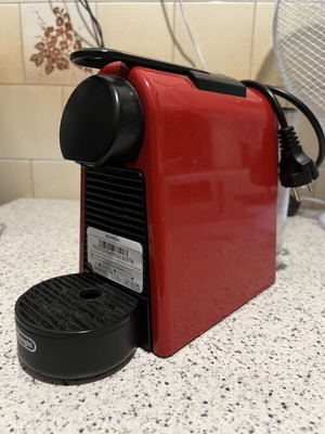 Μηχανή καφέ με κάψουλες Delonghi Nespresso μεταχειρισμένη, σε καλή κατάσταση