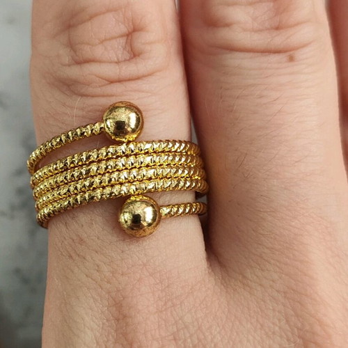 Gold spiral ring new in intense gold color